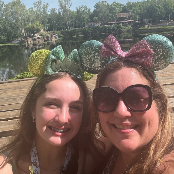 Meet your Posher, Mari & Sofi - Picture 4 of 6